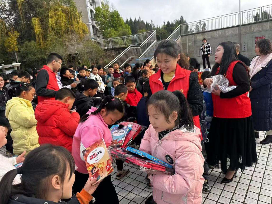 “童心筑梦 礼赞国庆” 校园公益主题活动