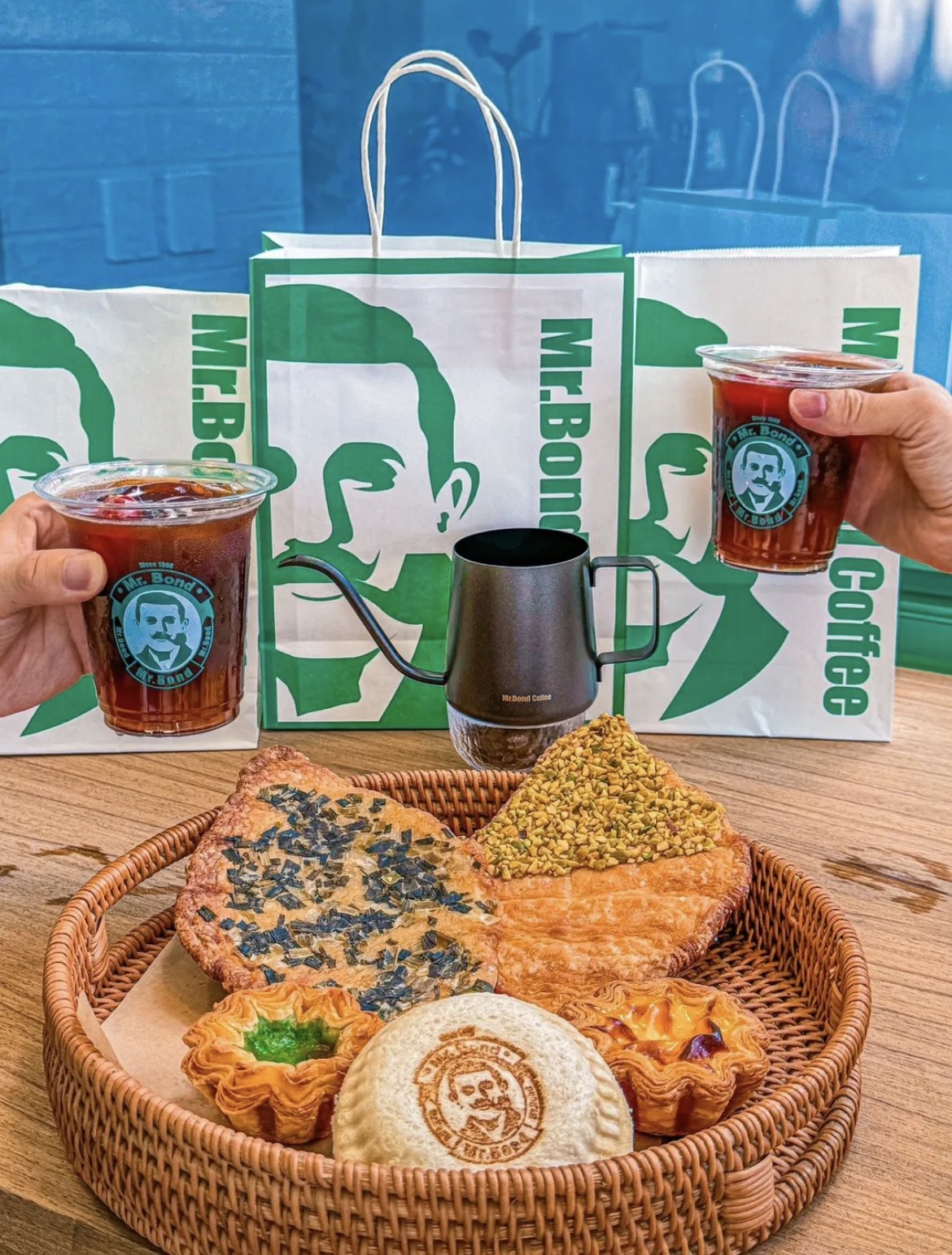 首创现萃咖啡果皮咖啡，蔡旺庭获评2024福布斯中国餐饮杰出贡献人物！