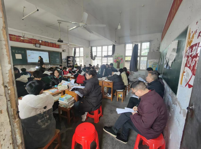 教学比武，各显身手；家校互动，协同育孩