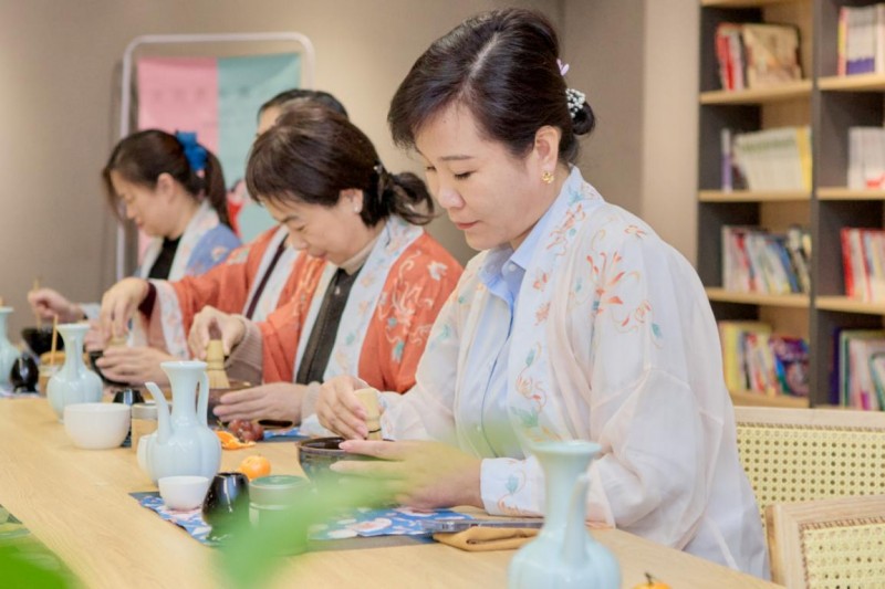 非遗雅韵，共叙风雅—— 中荷人寿大连分公司开展宋代点茶蜜丝会活动