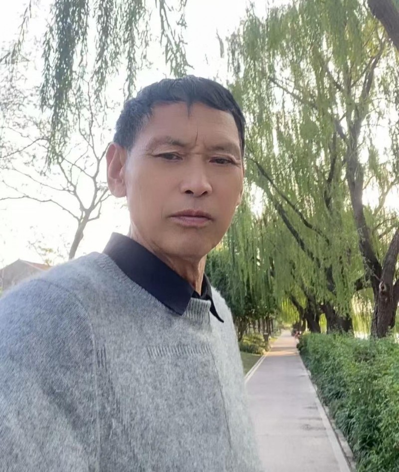 恭喜郑德杰诗歌集《月是故乡明》、《花香幽梦》、《心灵之光》、《待到山花烂漫时》出版成功！！！
