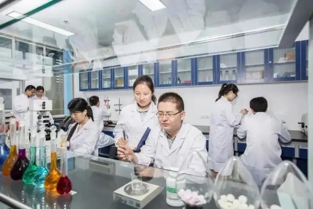 深耕研发构筑多重技术壁垒，巨子生物重组胶原蛋白领先行业
