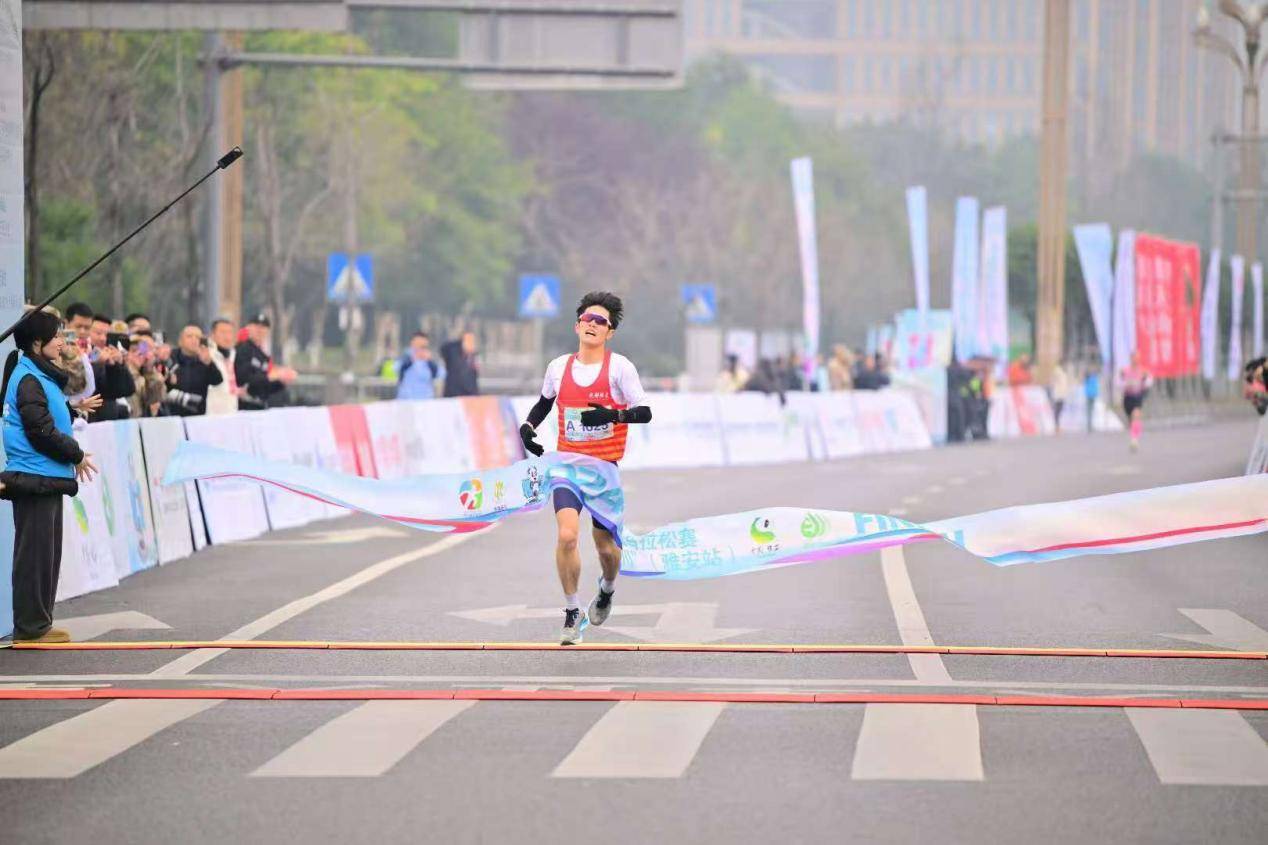 2024雅安雨城半程马拉松赛暨“跑遍四川”（雅安站）鸣枪开跑