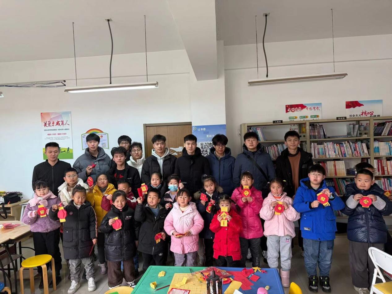 南京工程学院“电力青年”社会实践小队：喜迎新年，服务社区