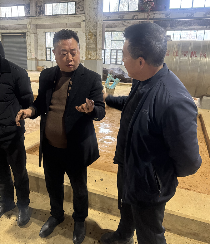 执着于手工酿造的白酒大师章榜文
