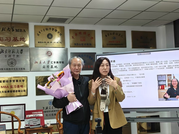 著名画家艾秀琪先生应邀做客北大纵横《作者面对面》栏目