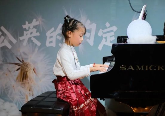 三益钢琴携手刘姝颖钢琴工作室成功举办2025新年音乐会『蒲公英的约定』