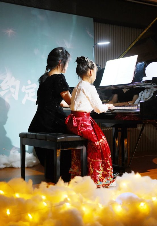 三益钢琴携手刘姝颖钢琴工作室成功举办2025新年音乐会『蒲公英的约定』