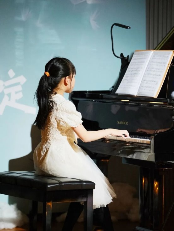 三益钢琴携手刘姝颖钢琴工作室成功举办2025新年音乐会『蒲公英的约定』