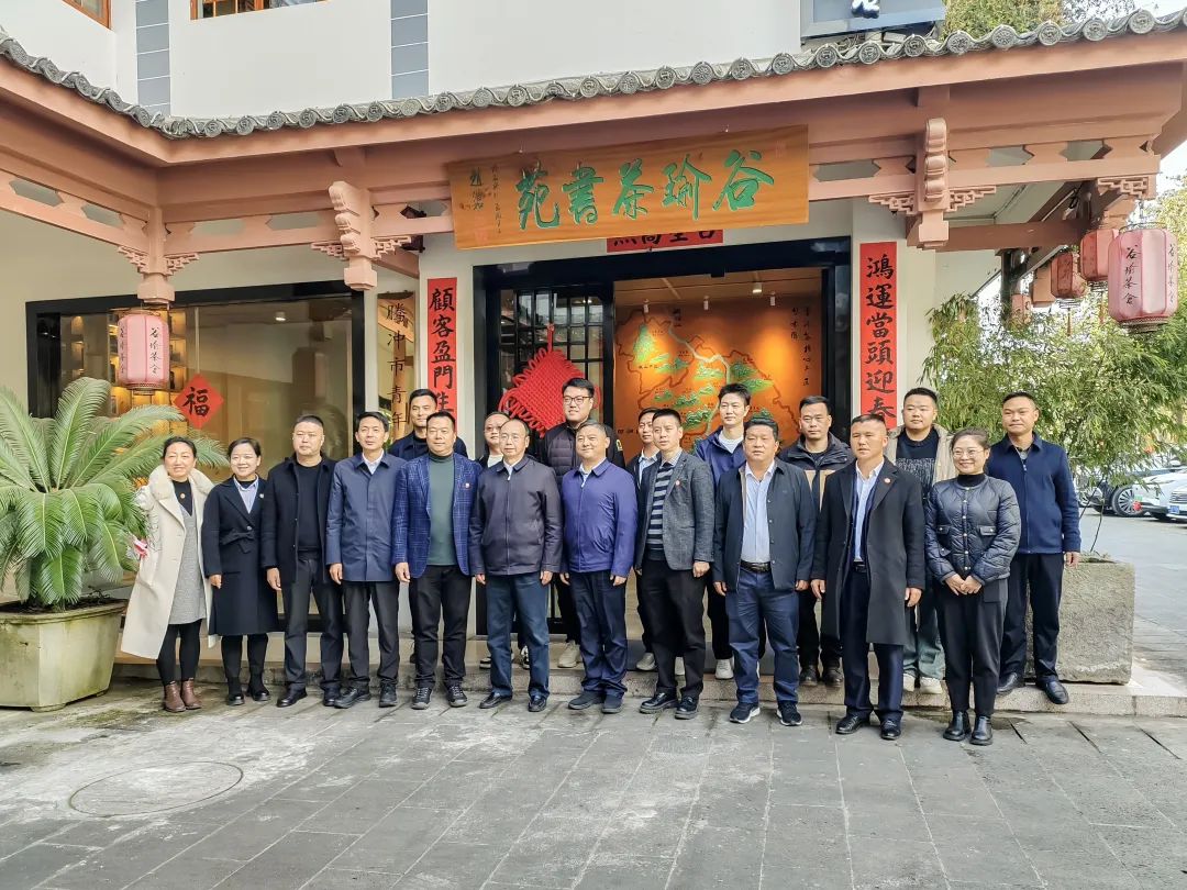 保山市委、市政府，腾冲市委、市政府领导莅临腾冲市青年企业家商会开展2025年春节慰问