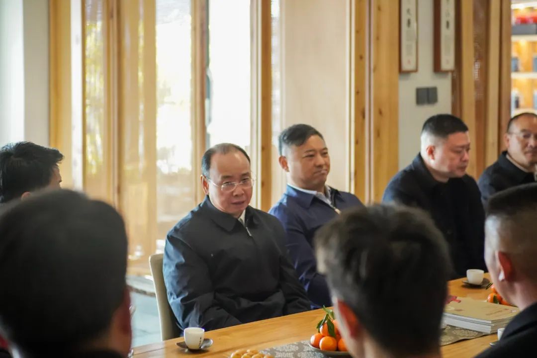 保山市委、市政府，腾冲市委、市政府领导莅临腾冲市青年企业家商会开展2025年春节慰问