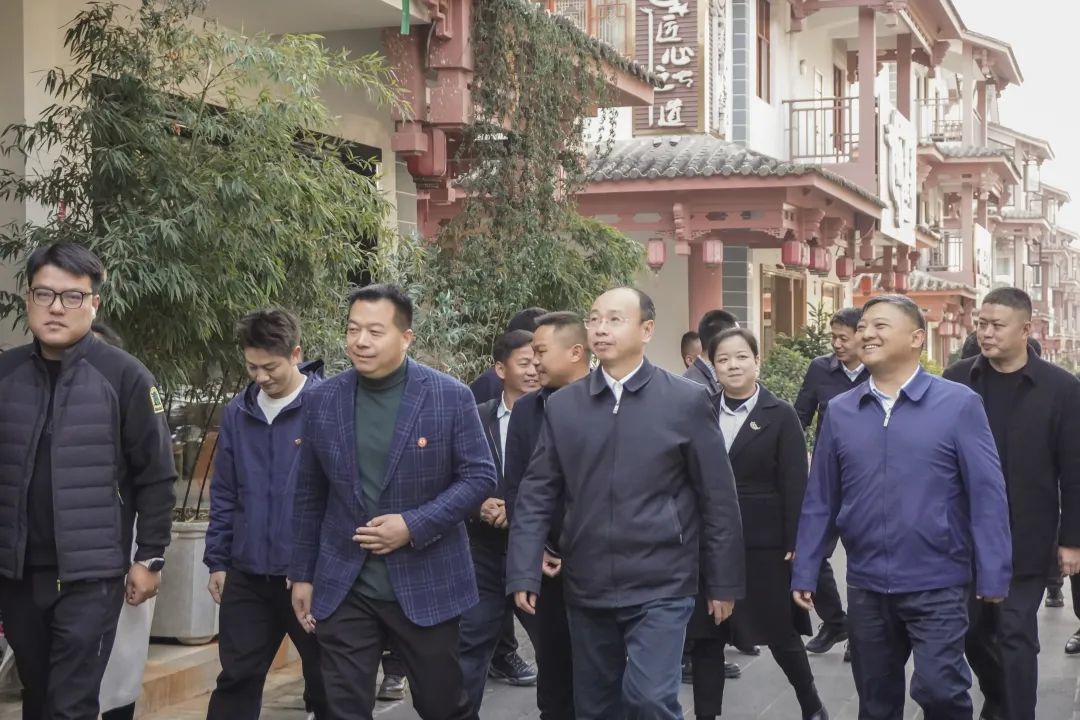 保山市委、市政府，腾冲市委、市政府领导莅临腾冲市青年企业家商会开展2025年春节慰问