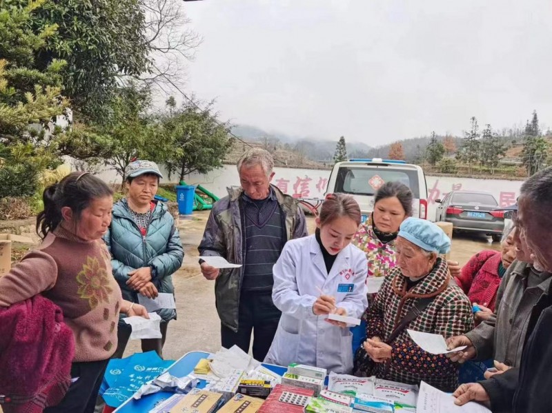 仁心惠民创二级 暖心升级启新篇 ——施秉仁康医院晋升二级综合医院 百万投入强基础、千万温情铸医魂　