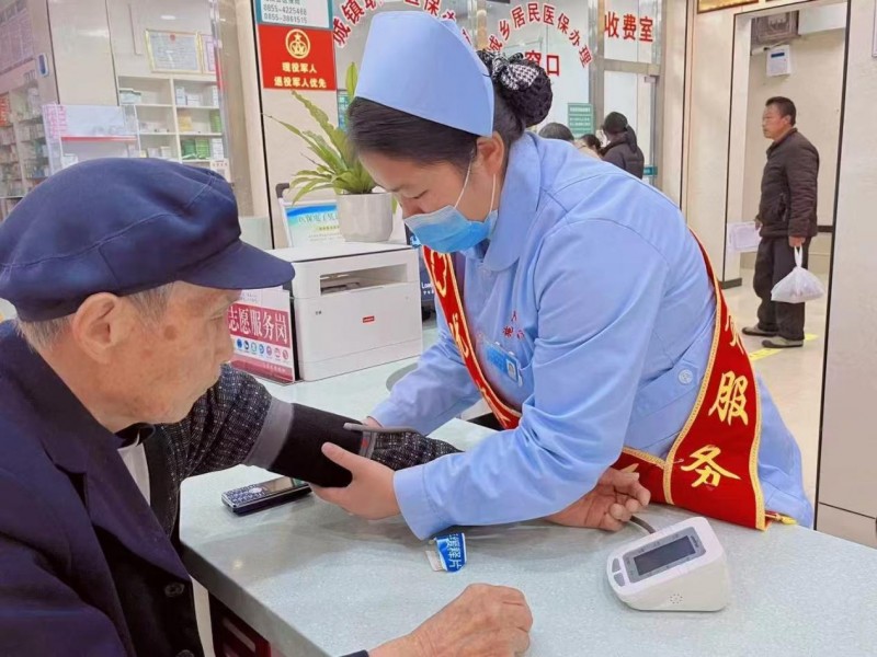 仁心惠民创二级 暖心升级启新篇 ——施秉仁康医院晋升二级综合医院 百万投入强基础、千万温情铸医魂　