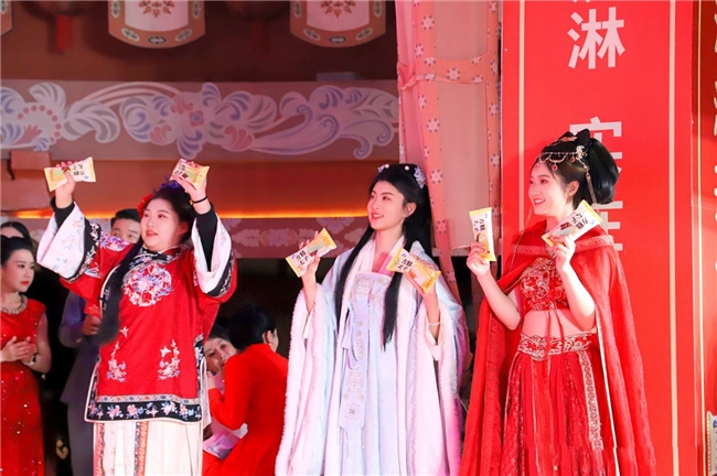 天冰“方糕太子”引领冰淇淋行业新变革，以文化破局开创“糕点冰淇淋”新纪元。