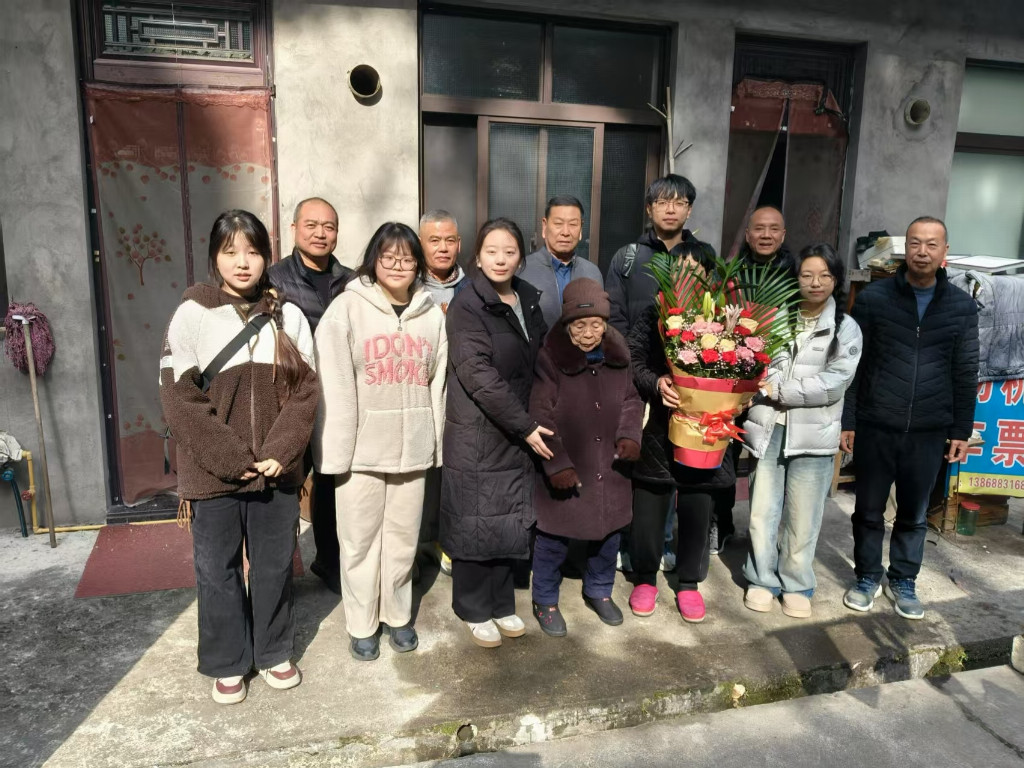 青年赓续革命魂，红色精神映苍南