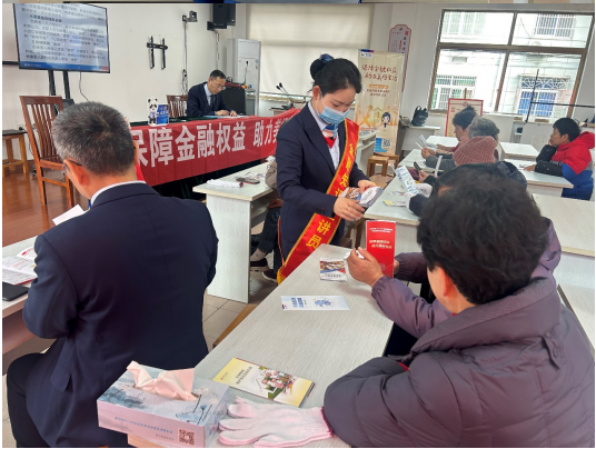 行长说消保 助力民生服务保障 ——浦发银行宁波慈溪支行开展2025年“3·15”金融消费者权益保护教育宣传活动