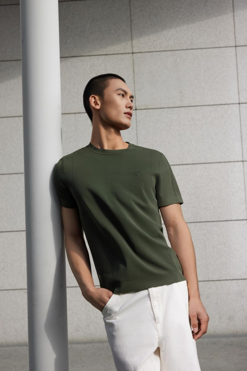 七匹狼男装是什么档次？引领春季男士穿搭时尚