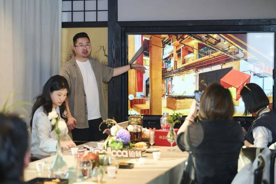 武汉“城市说”:光影与樱花的浪漫之约,设计大咖共探城市赋能新思路