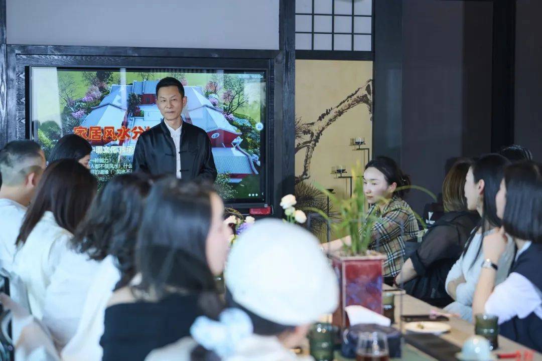 武汉“城市说”:光影与樱花的浪漫之约,设计大咖共探城市赋能新思路