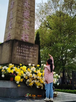 清明祭英烈 少年承壮志