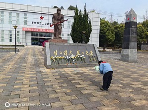 清明祭英烈 少年承壮志