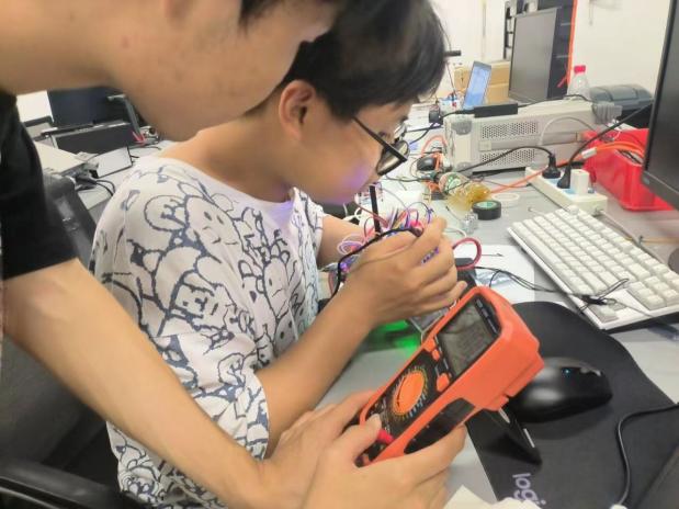 科技赋能传统蚕桑 宜宾学院学子研智能设备破产业难题