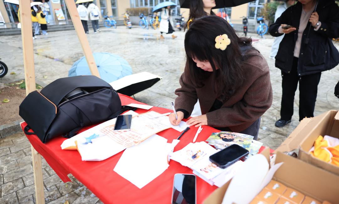 “信笺越岭，童心传递”公益主题活动圆满结束
