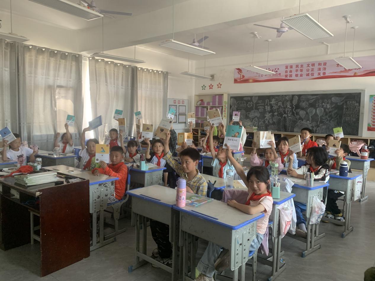 “春风伴读三十载 书香润心向未来” 公益图书捐赠主题活动圆满结束