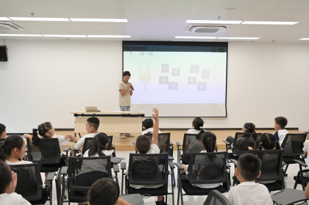 “1核·2翼·3联·4融”志愿服务体系——泉州轻工职业学院青春健康实践的破圈之路