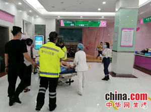 孕妇临产在即 铁骑火速出警护送就诊