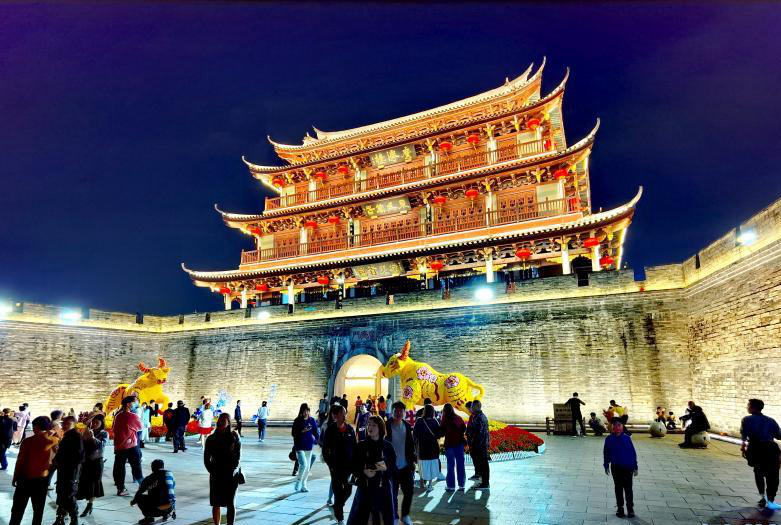 广东潮州古城春节迎游人