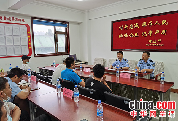 共建文明城市 争做文明市民——邯郸交巡警与外卖企业签订承诺书