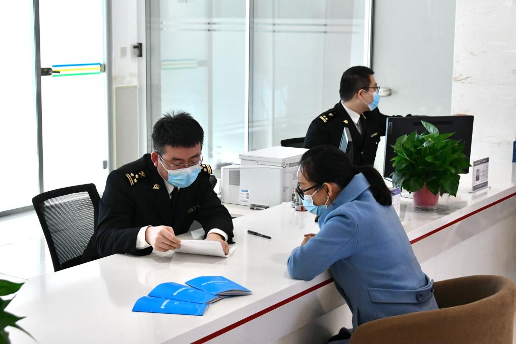 上合示范区为出口上合组织国家产品提供“经济护照”