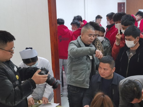 湖南省新化县利用元旦假期开展娱乐场所禁毒知识培训