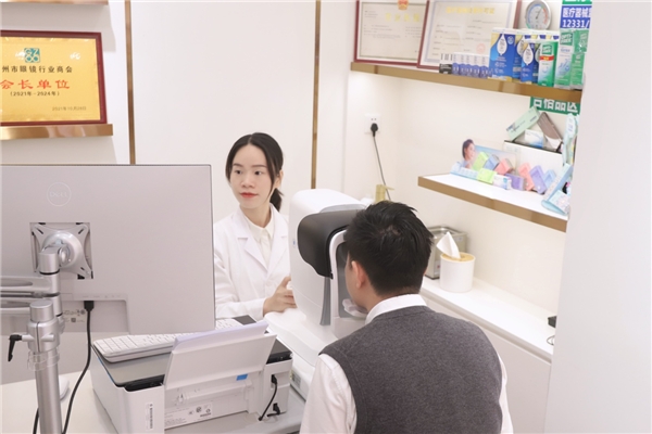 广州锦泉眼镜与依视路陆逊梯卡携手推进“视力健康生态”暨锦泉视光中心开放仪式