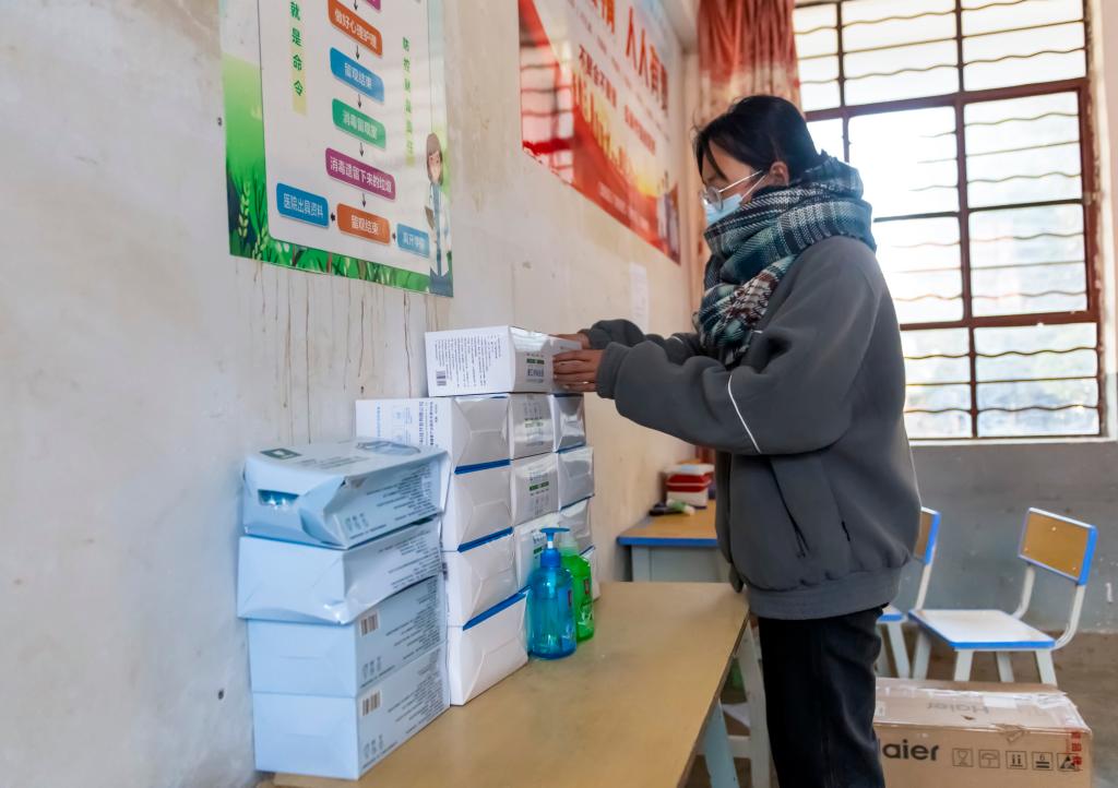 云南宁蒗地震灾区：多方协力为复课做准备
