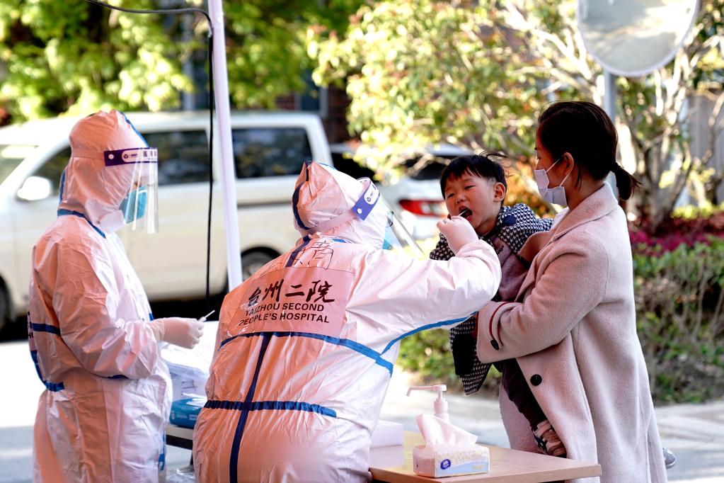 数万医护八方驰援 同心守“沪”