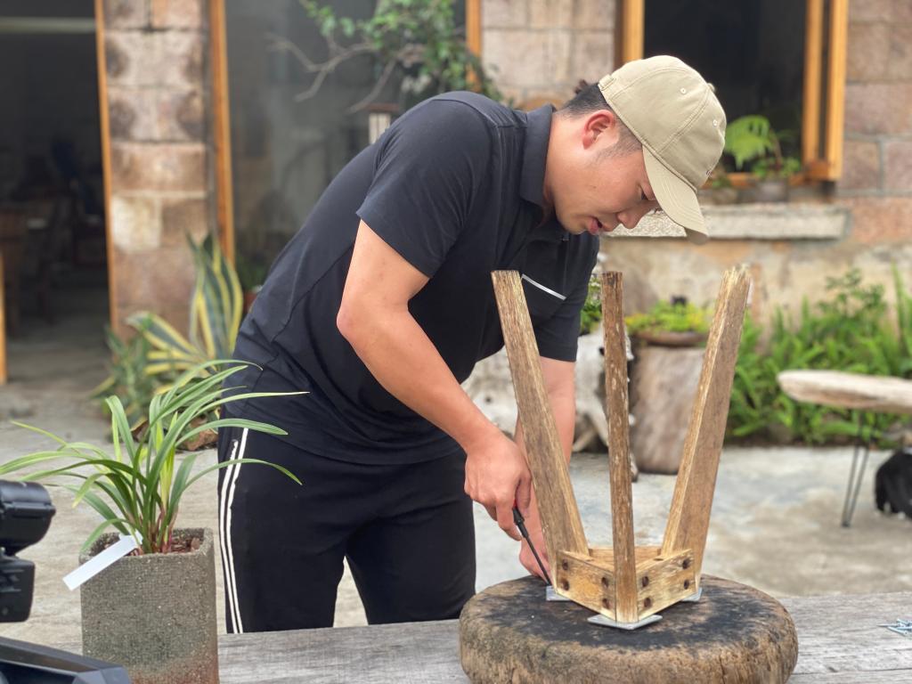 海漂垃圾变身工艺品 “拾荒青年”守护海岛生态