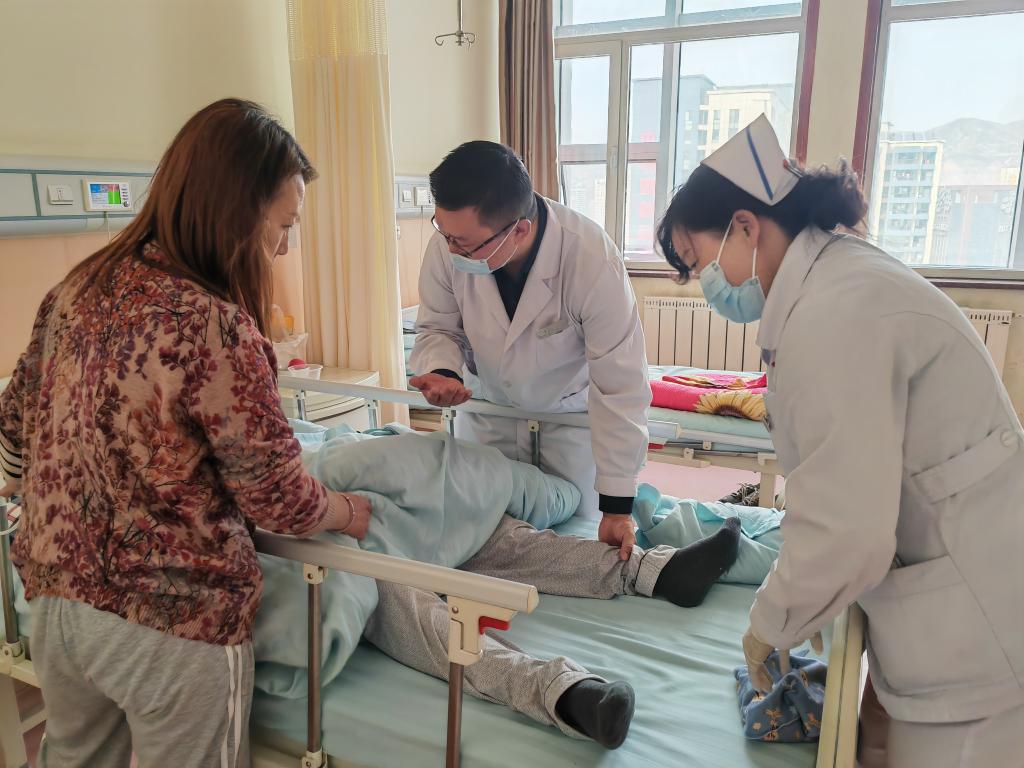 新华全媒＋丨世界关节炎日：请勿忽视防治关节炎