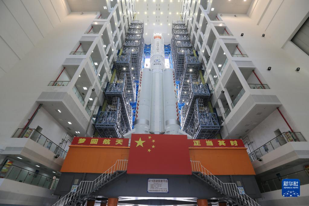 空间站梦天实验舱近日择机发射 舱箭组合体转运至发射区