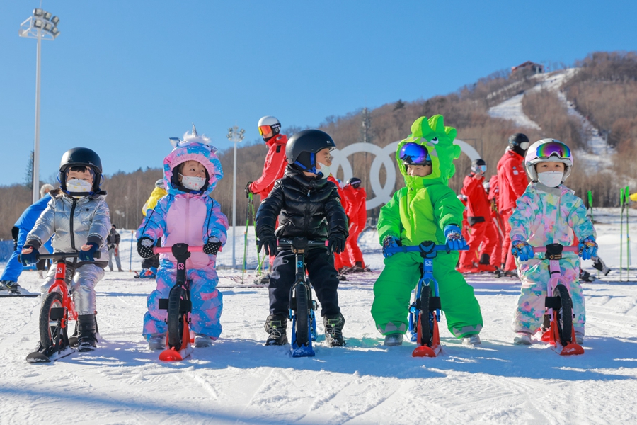 追光｜吉林各大雪场“开板”，新玩法续写冰雪热