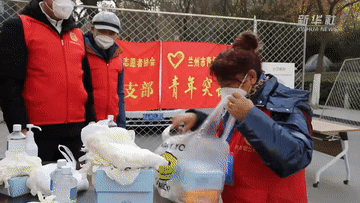 新华全媒+｜失聪志愿者常安绥：群众的需求我都听得到