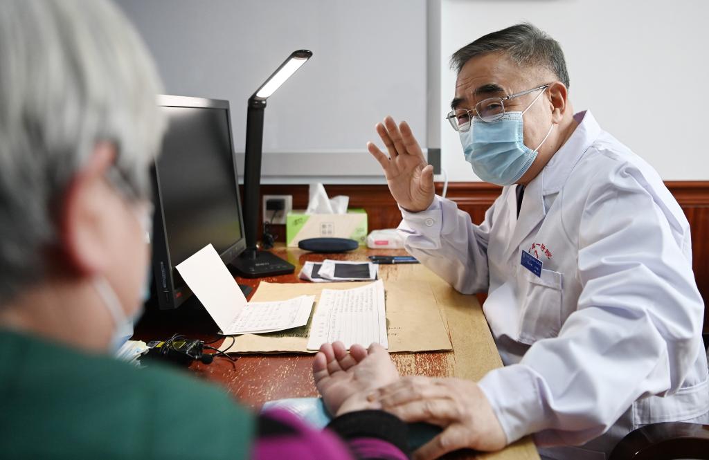 张伯礼院士解读疫情热点：中药西药可以一起吃吗？网上流传的抗疫中药方靠谱吗？……