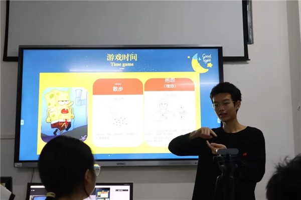 “走进聋人，了解手语”藝手协会三独达人工作室手语角