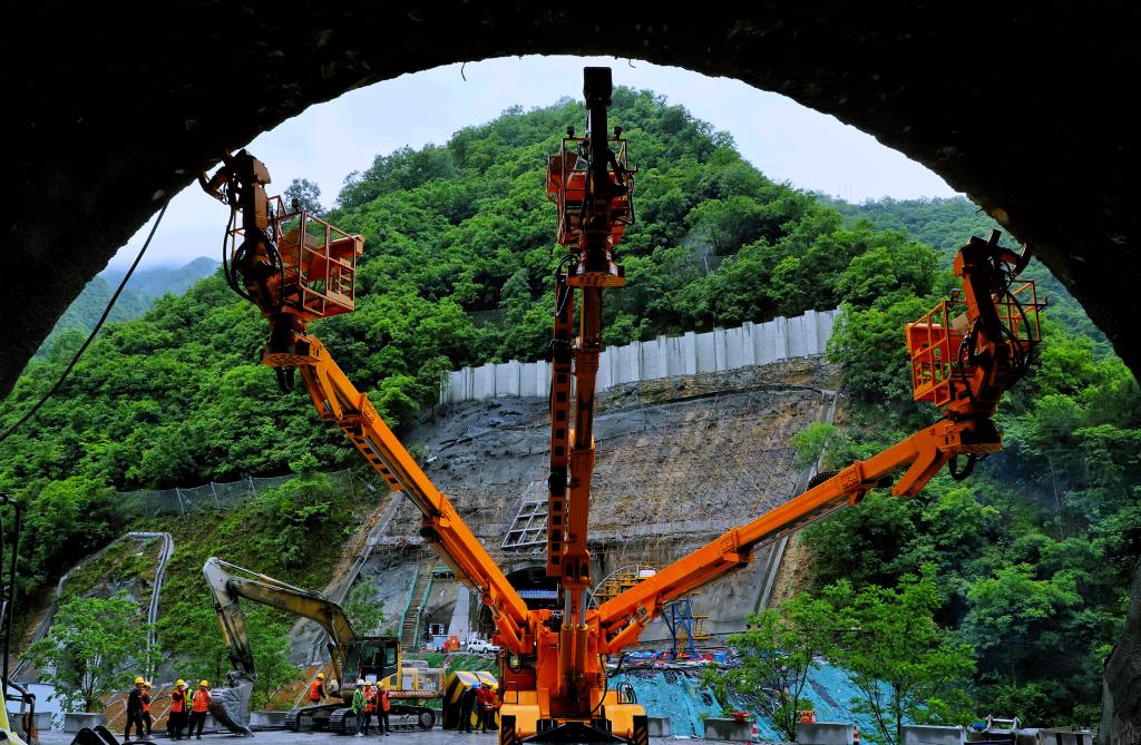 陕西：从秦巴山区到黄土高原 以重点项目牵引促经济平稳增长