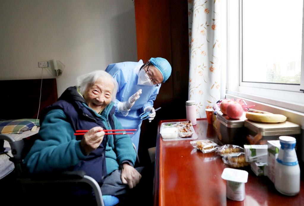 新华全媒+|一线直击：上海养老院努力守护老人平安