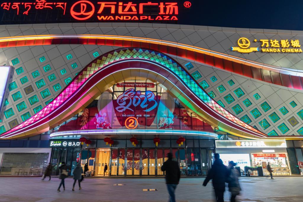 新华全媒+丨高原古城夜 市集灯火煌——拉萨夜经济观察