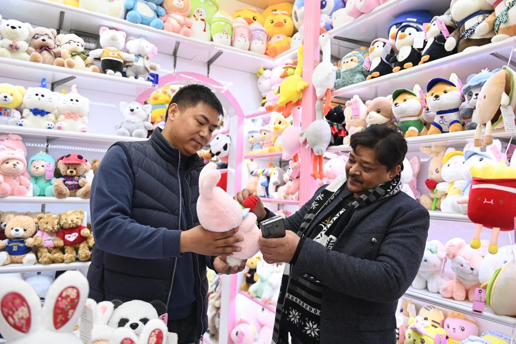 “世界超市”开门迎客 订单外商纷至沓来——全球最大小商品市场开市观察