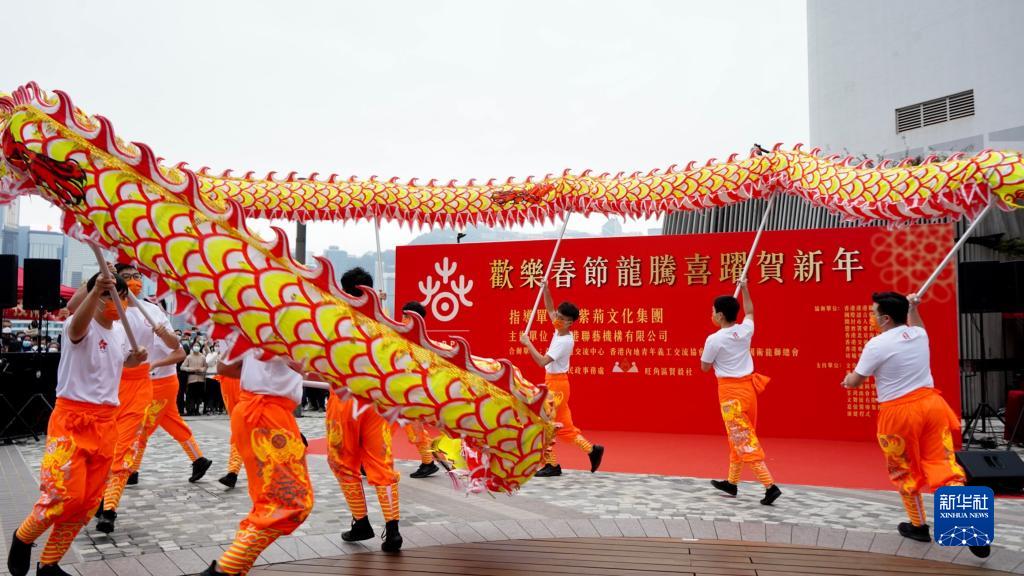 香港元宵节：春意款款月正圆 灯火暖暖人常在